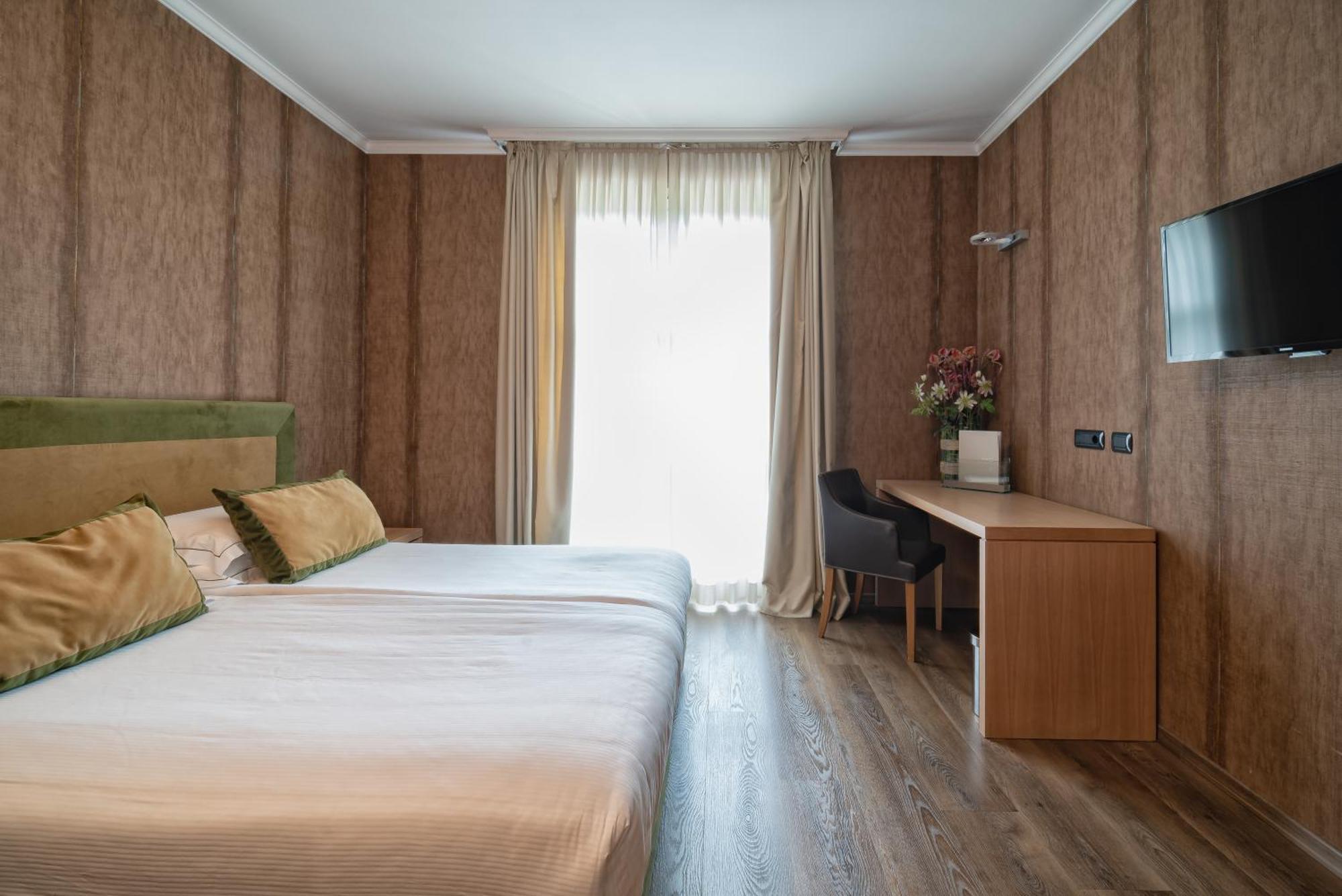 Phi Hotel Piajo Nembro Esterno foto